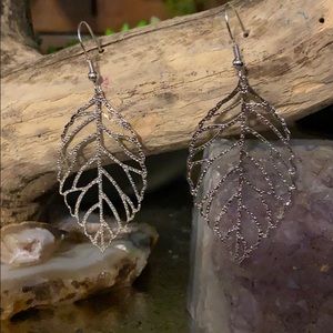 NWT Silver color Leaf earrings